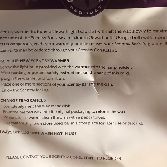 NWT Full size Scentsy Tart Warmer in a Christmas pattern. Box and bulb included. - Picture 8 of 12